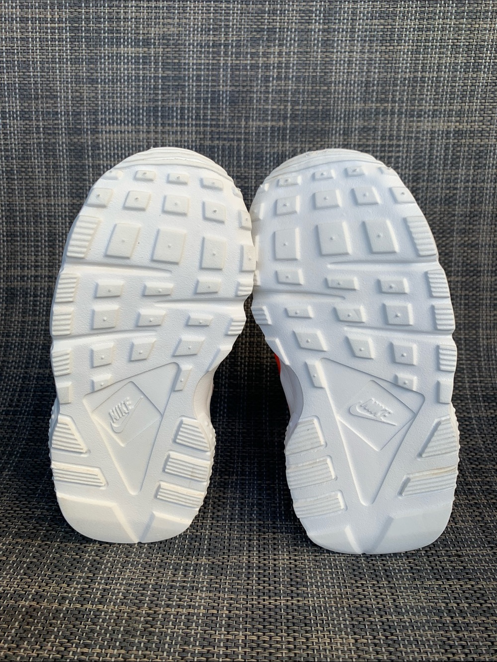 Nike Huarache Run SE "Doodle" sneakers summit white/picante red/black Toddler 7 - Picture 10 of 12